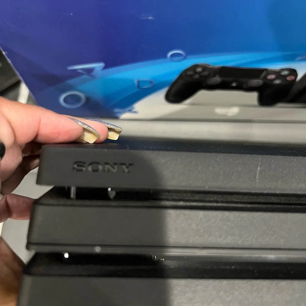 SONY PLAYSTATION 4 W/1TB